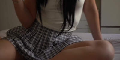 Italian student gets a laical ejaculation from her classmate after an English